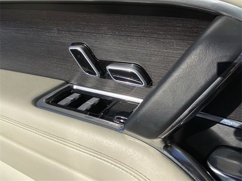 Used 2023 Land Rover Range Rover Long Wheelbase SE image 7