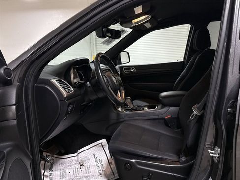 Used 2017 Jeep Grand Cherokee Laredo w/ Quick Order Package 23E image 18