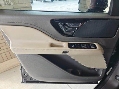 Used 2021 Lincoln Aviator 2WD image 31