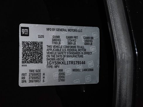 Used 2026 Cadillac Escalade ESV Luxury w/ LPO, Floor Liner Package AWD/4WD image 34