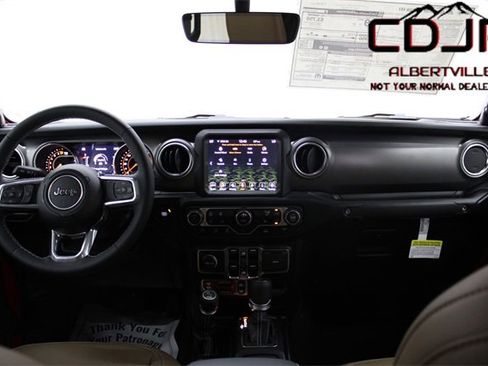 Used 2023 Jeep Gladiator Rubicon w/ Cold Weather Group image 38