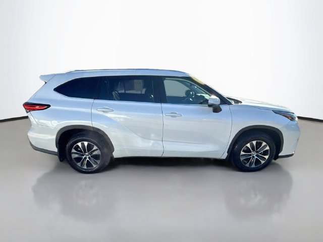 Used 2021 Toyota Highlander XLE AWD/4WD image 8