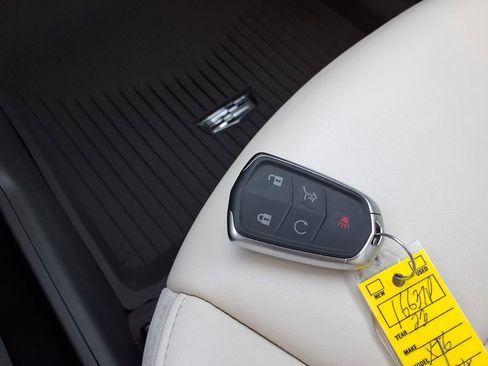 Used 2023 Cadillac XT6 Premium Luxury w/ LPO, Floor Liner Package AWD/4WD image 18