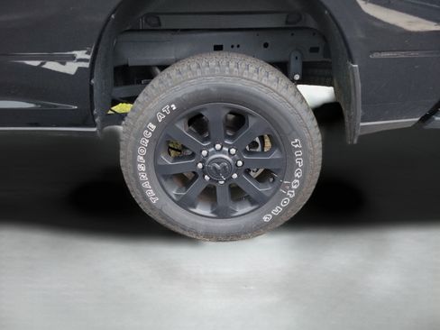 Used 2025 RAM 2500 Laramie AWD/4WD image 27