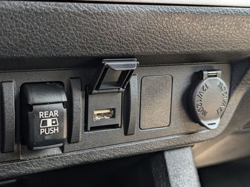 Used 2022 Toyota Tacoma SR5 RWD image 17