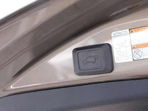 Used 2015 Toyota RAV4 XLE w/ Four Season Floor Mat Package AWD/4WD image 8