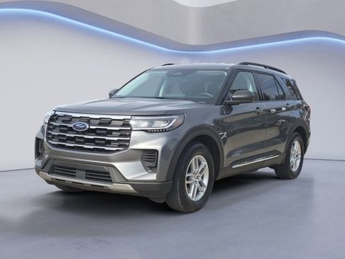 Used 2025 Ford Explorer Active image 6