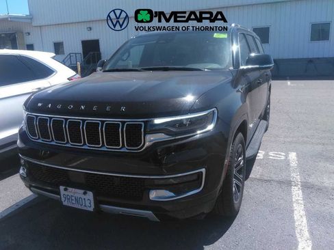 Used 2024 Jeep Wagoneer L Series II w/ Flexible Seating Group AWD/4WD image 2