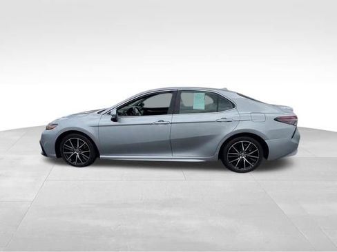Used 2024 Toyota Camry SE image 10