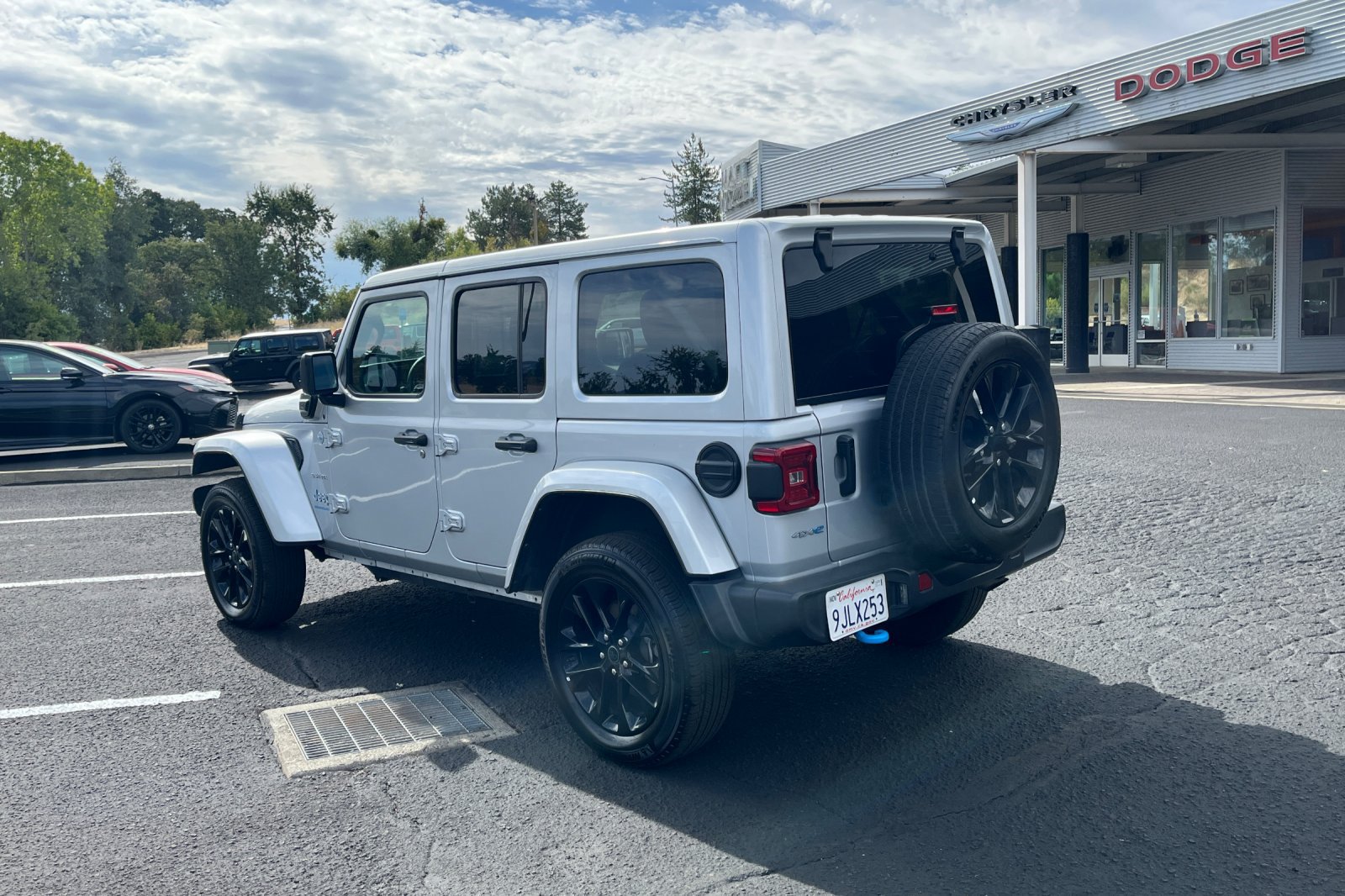 Used 2024 Jeep Wrangler Unlimited Sahara AWD/4WD image 60