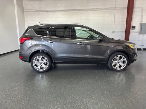 Used 2019 Ford Escape Titanium AWD/4WD image 3