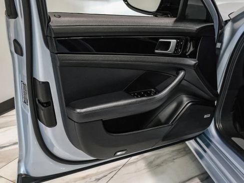 Used 2018 Porsche Panamera 4 AWD/4WD image 40