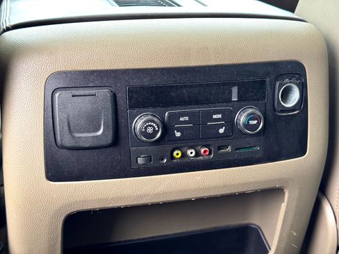 Used 2016 Chevrolet Suburban LT image 25