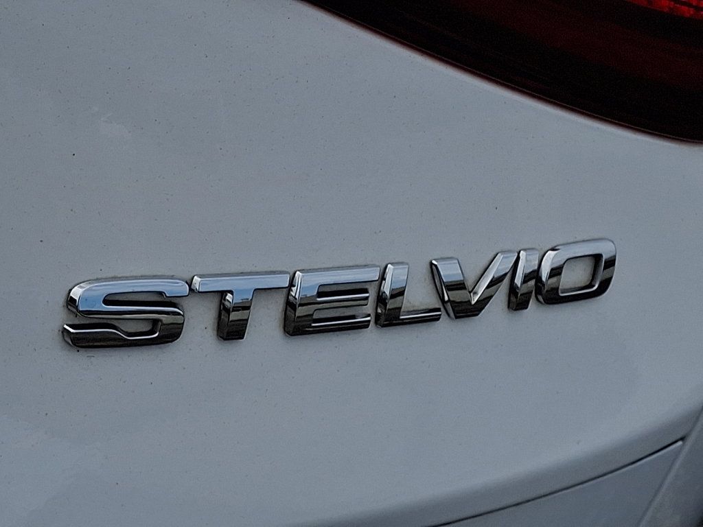 Used 2023 Alfa Romeo Stelvio Veloce AWD/4WD image 16