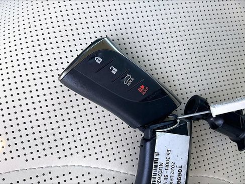 Used 2022 Lexus ES 300h w/ Accessory Package 2 FWD image 8