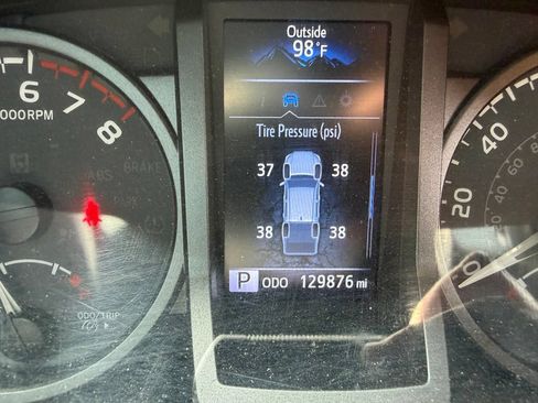 Used 2021 Toyota Tacoma TRD Off-Road w/ Technology Package AWD/4WD image 31