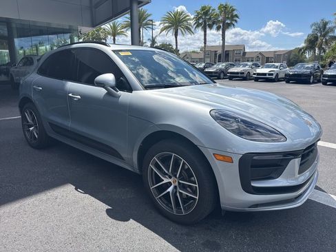 Certified 2023 Porsche Macan AWD/4WD image 4