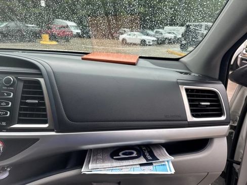 Used 2015 Toyota Highlander XLE FWD image 31