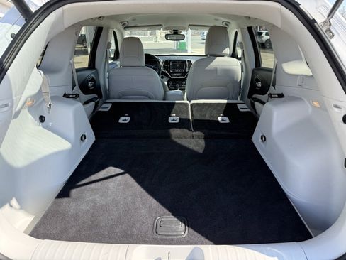 Used 2019 Jeep Cherokee Limited image 15