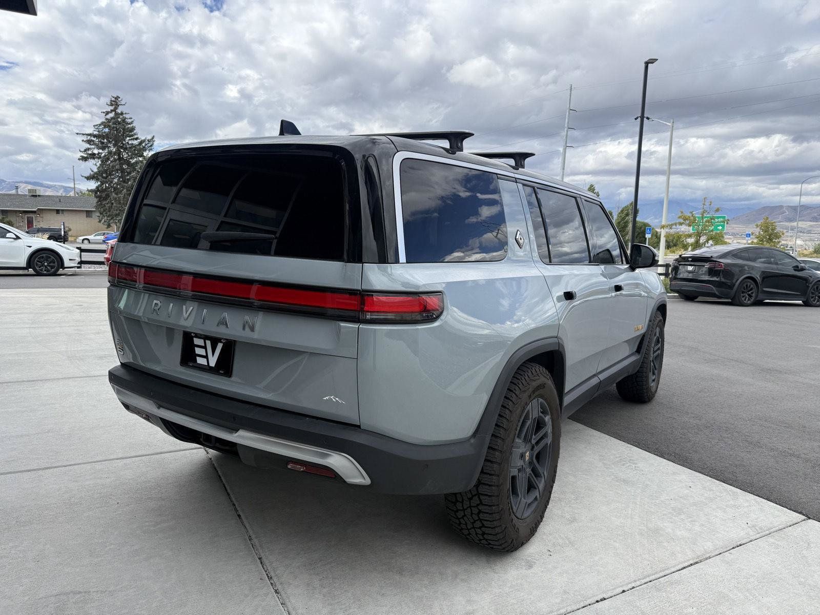 Used 2023 Rivian R1S Launch Edition Quad AWD/4WD image 8