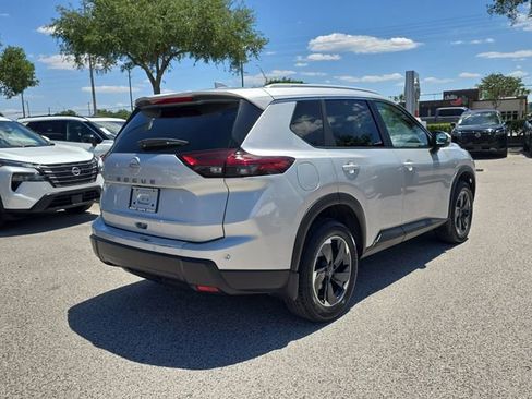 Certified 2025 Nissan Rogue SV w/ SV Premium Package FWD image 8