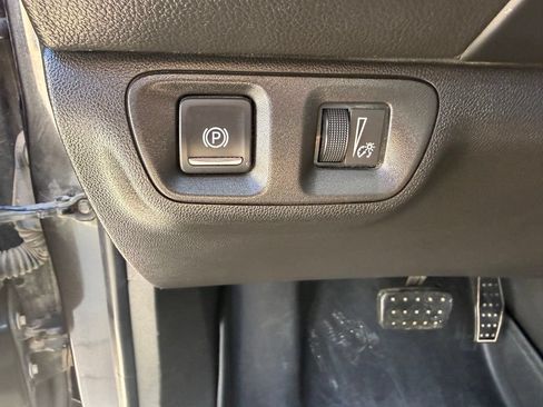 Used 2018 GMC Acadia SLE FWD image 15