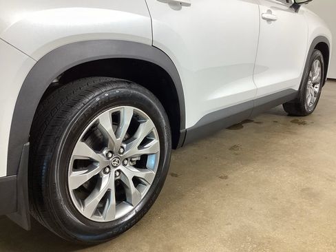 Used 2024 Toyota Grand Highlander AWD image 9