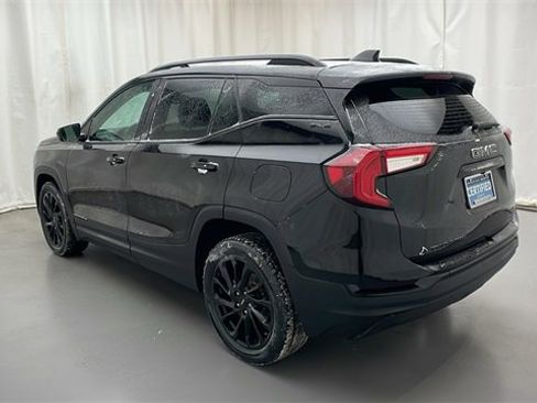 Used 2023 GMC Terrain SLE w/ Driver Convenience Package image 4