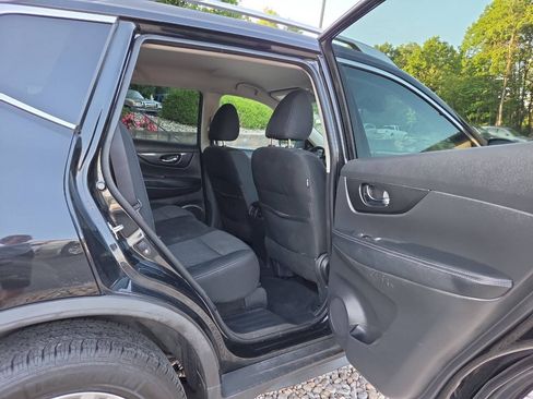 Used 2019 Nissan Rogue SV AWD/4WD image 18