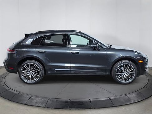 Used 2025 Porsche Macan image 8