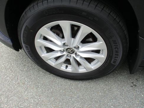 Used 2024 Toyota Corolla Cross LE AWD/4WD image 9