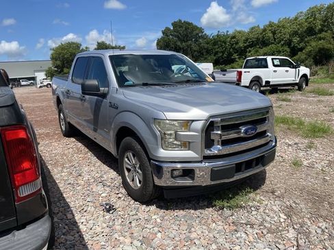 Used 2017 Ford F150 XLT RWD image 3