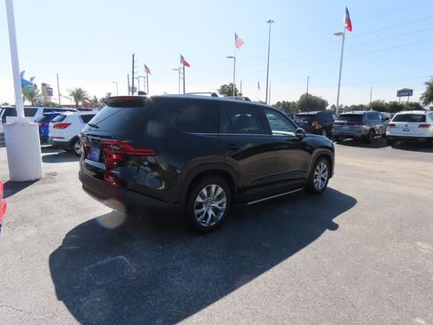 Used 2025 Toyota Grand Highlander AWD image 9