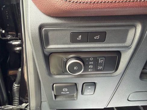 Used 2024 Ford Expedition Limited image 15