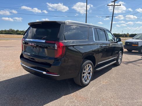 New 2026 GMC Yukon XL Elevation w/ LPO, Floor Liner Package image 5
