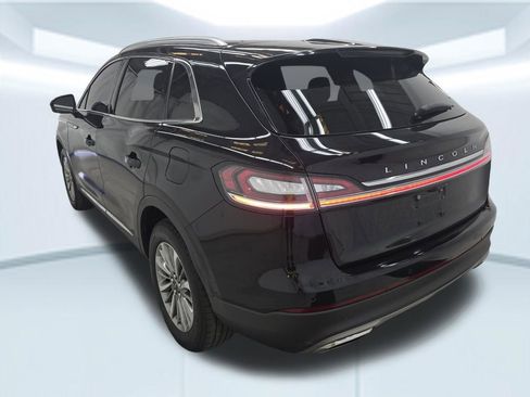 Used 2022 Lincoln Nautilus FWD w/ Premium Package image 4