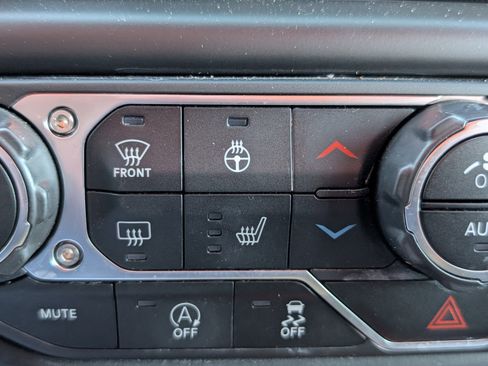 Used 2021 Jeep Gladiator Mojave image 17