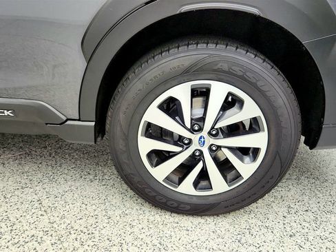 Used 2023 Subaru Outback Premium AWD/4WD image 9
