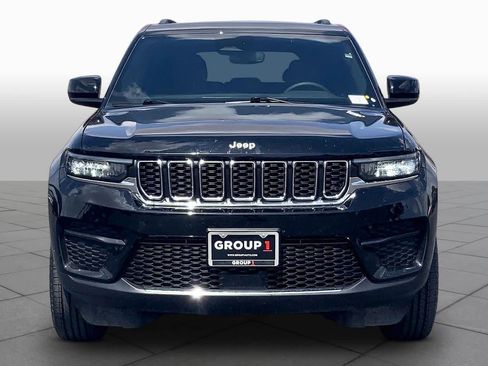 Used 2024 Jeep Grand Cherokee Laredo RWD image 4