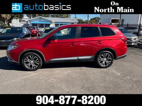 Used 2018 Mitsubishi Outlander ES image 2