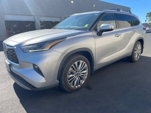 Used 2022 Toyota Highlander Platinum AWD/4WD image 4