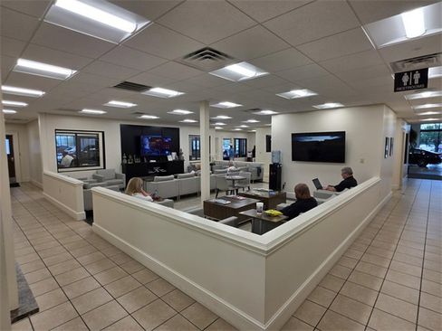 Used 2017 GMC Yukon SLT image 10