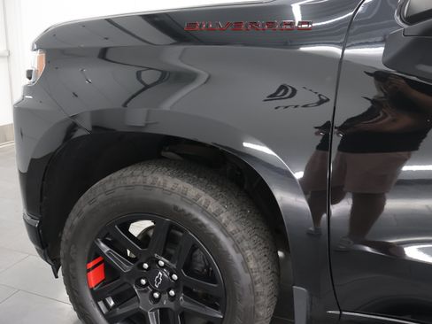 Used 2022 Chevrolet Silverado 1500 RST w/ Redline Edition AWD/4WD image 34