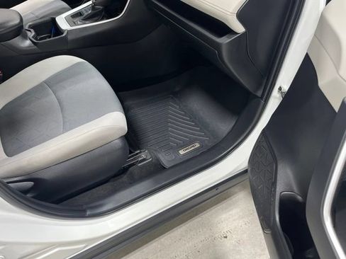 Used 2022 Toyota RAV4 XLE AWD/4WD image 34