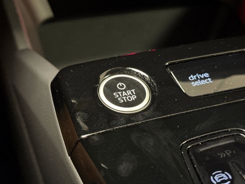 New 2025 Audi Q6 e-tron Premium Plus image 22