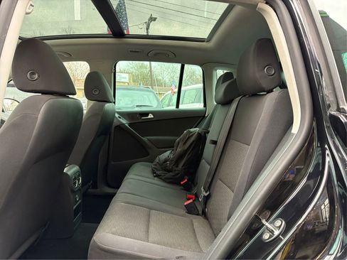 Used 2012 Volkswagen Tiguan S image 10