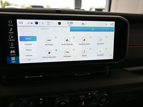 Used 2024 Jeep Gladiator Sport w/ Premium Package image 19