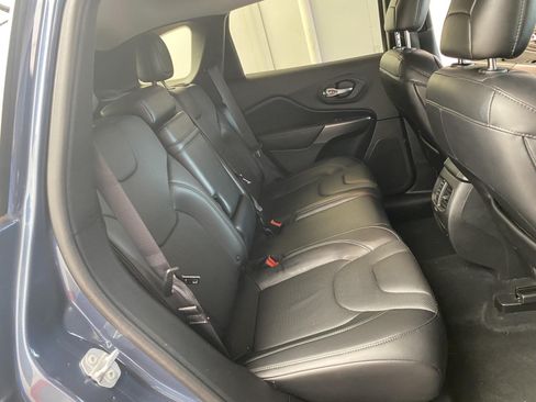 Used 2019 Jeep Cherokee Limited AWD/4WD image 12