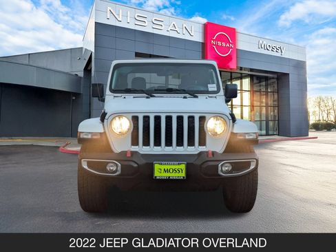 Used 2022 Jeep Gladiator Overland image 4