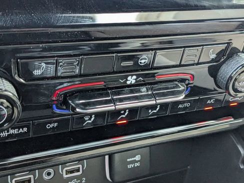 Used 2025 Jeep Grand Cherokee Limited image 24